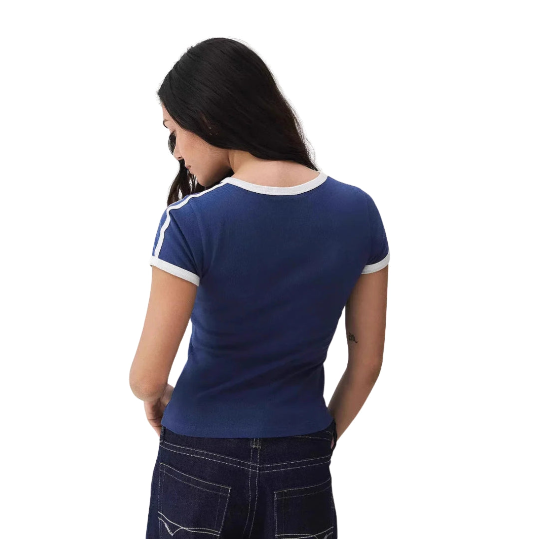 T-shirt femme à dentelle et manches contrastées – Élégance décontractée et style affirmé