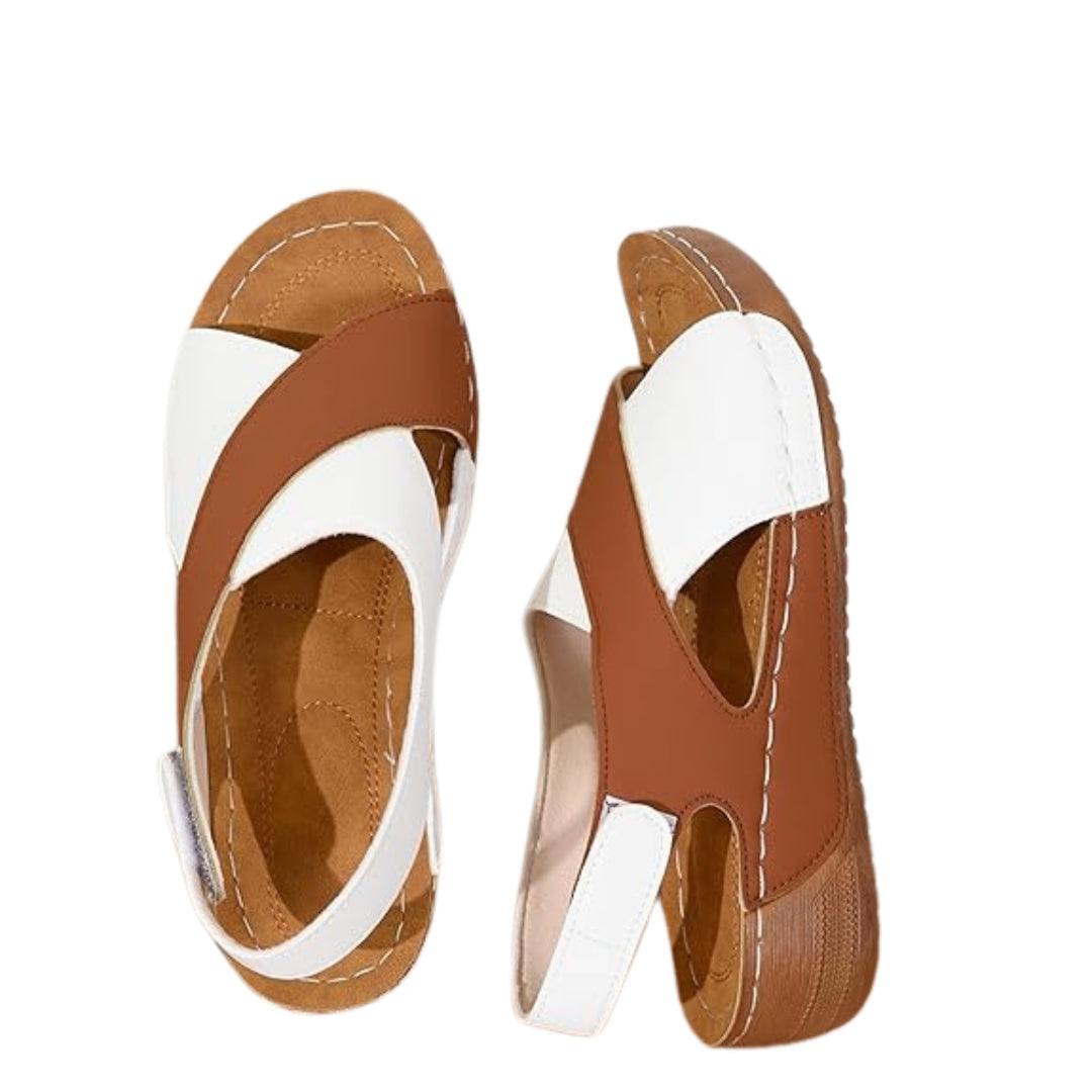 sandales ouvertes avec des brides croisées pour un équilibre idéal entre confort et maintien