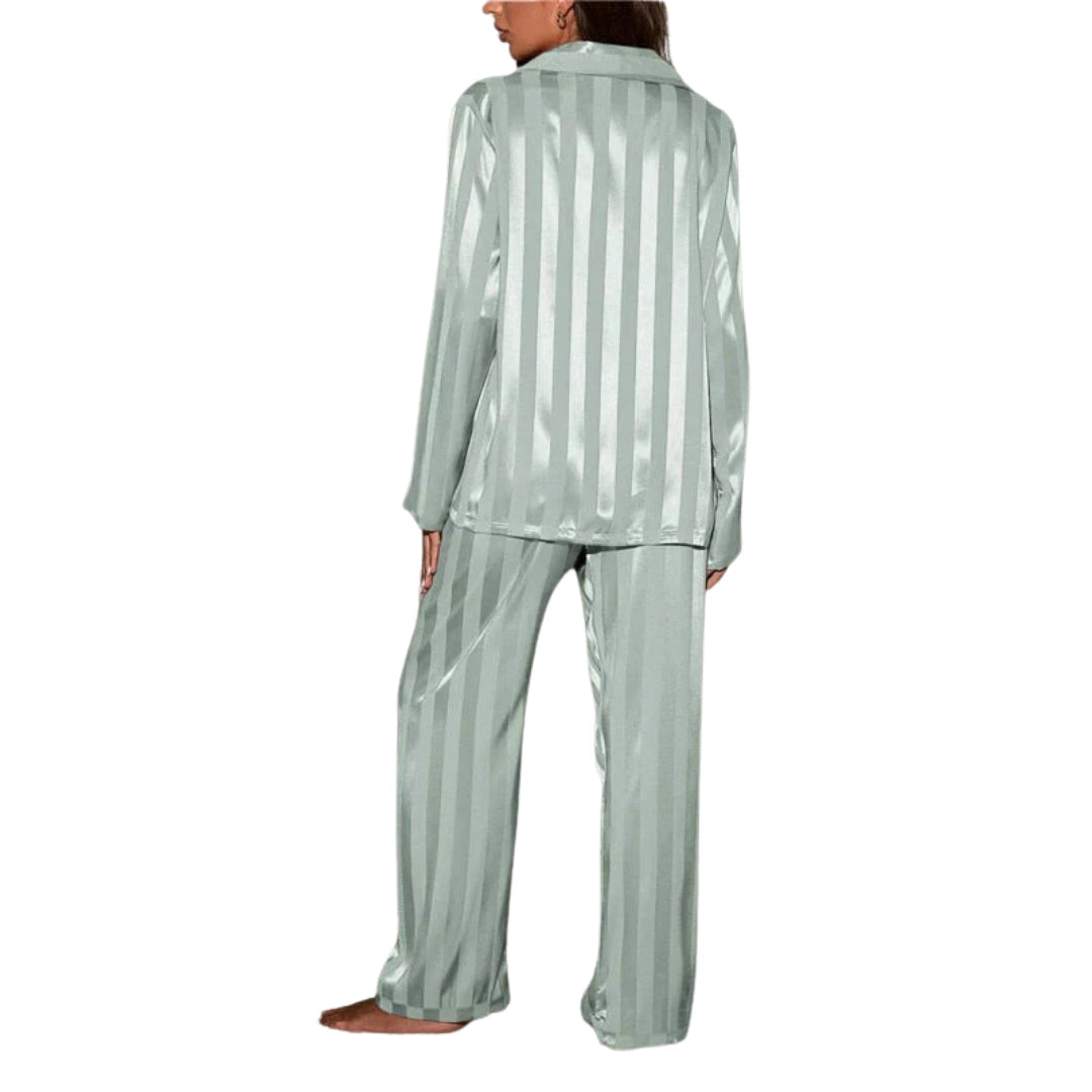 Ensemble Pyjama Femme Doux et Soyeux – Élégance et Confort pour Vos Nuits