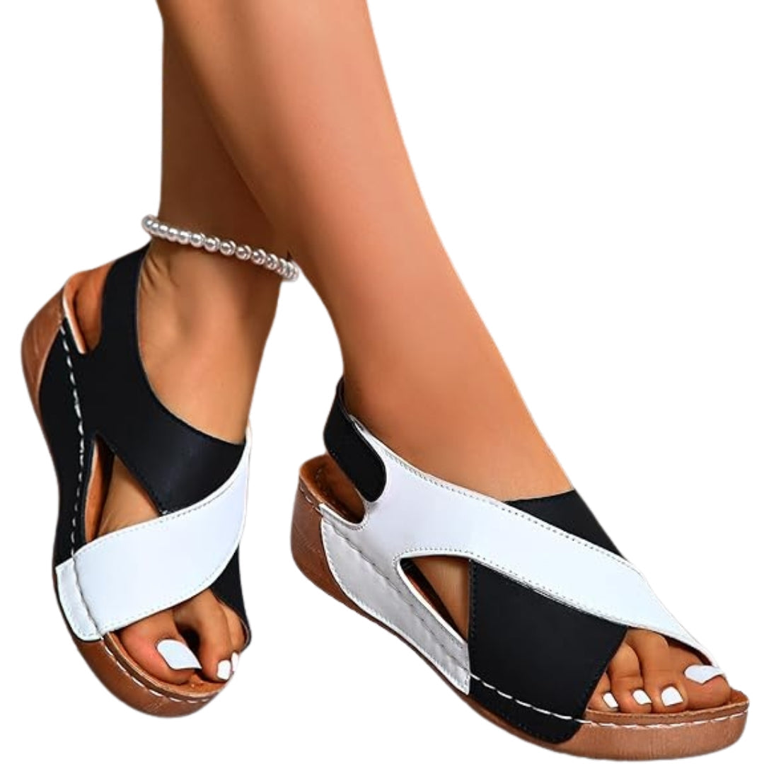 sandales ouvertes avec des brides croisées pour un équilibre idéal entre confort et maintien